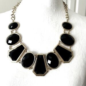 •Beautiful Statement Necklace ✨✨✨